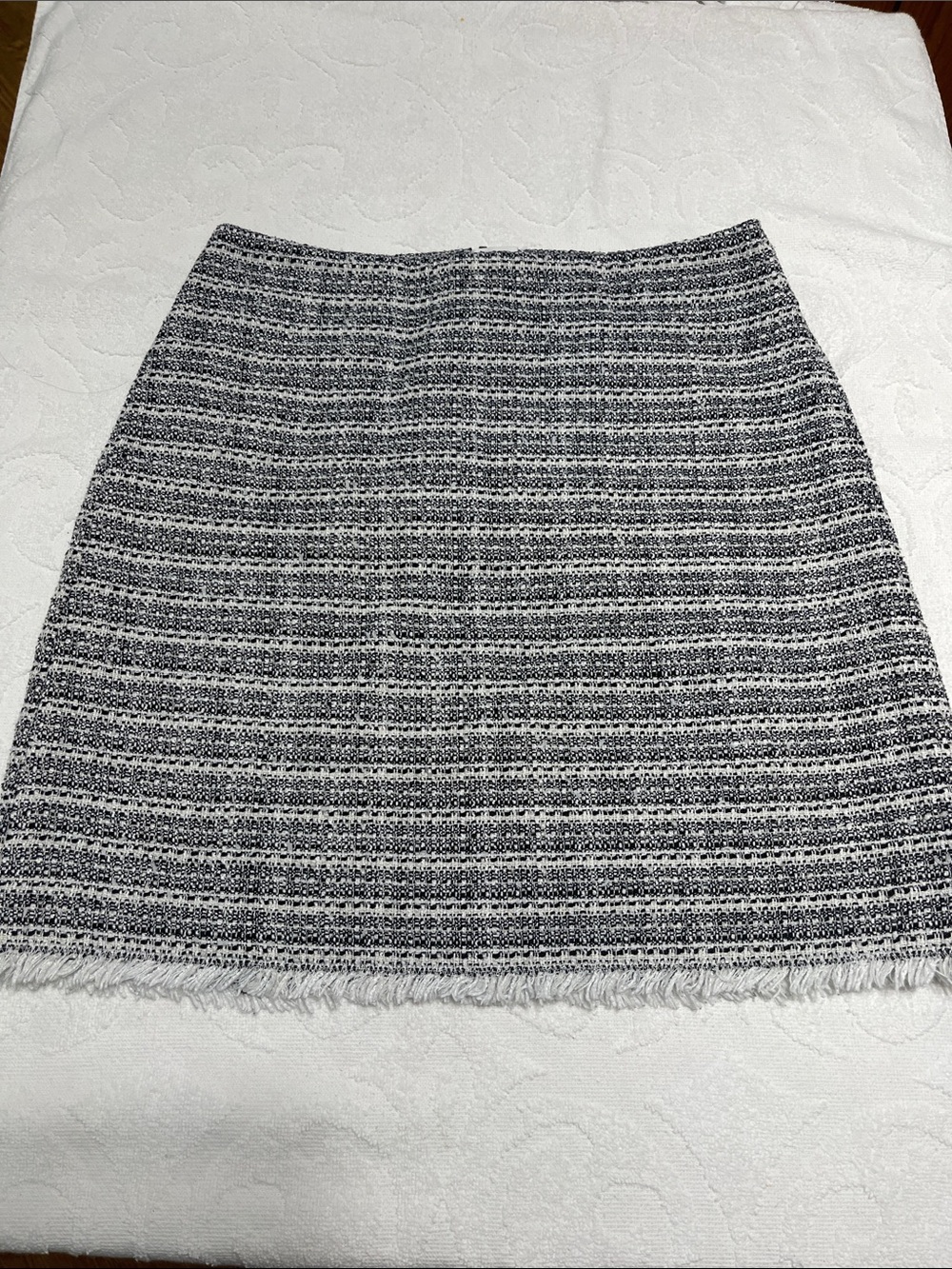 Loft Outlet Petite Black/White Skirt w/ Zipper Back - Sz 6P